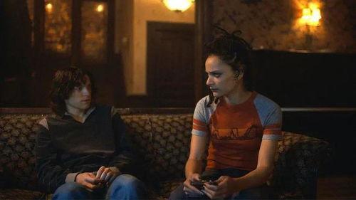 拥挤的房间在线观看,揭秘现代都市生活压力下的情感纠葛